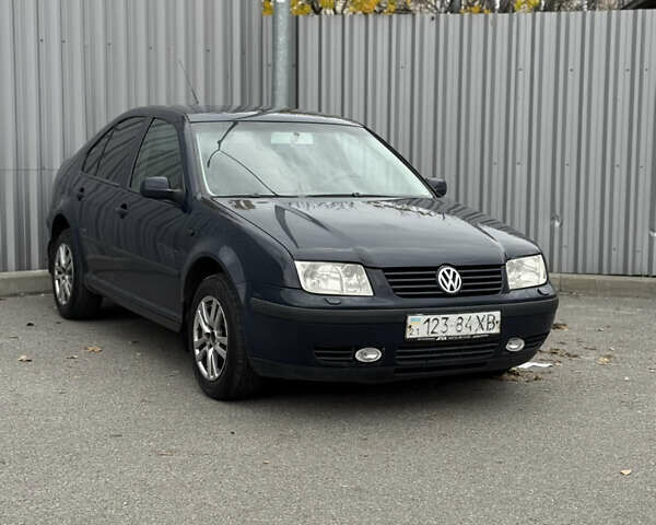 Синій Фольксваген Бора, об'ємом двигуна 1.6 л та пробігом 195 тис. км за 3700 $, фото 1 на Automoto.ua