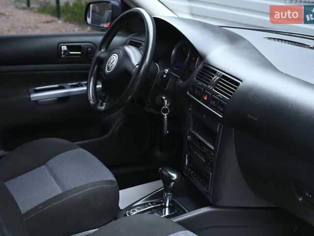 Синій Фольксваген Бора, об'ємом двигуна 1.6 л та пробігом 232 тис. км за 5600 $, фото 28 на Automoto.ua