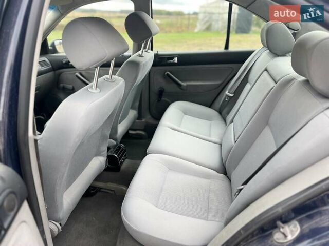 Синий Фольксваген Бора, объемом двигателя 1.6 л и пробегом 465 тыс. км за 2500 $, фото 5 на Automoto.ua