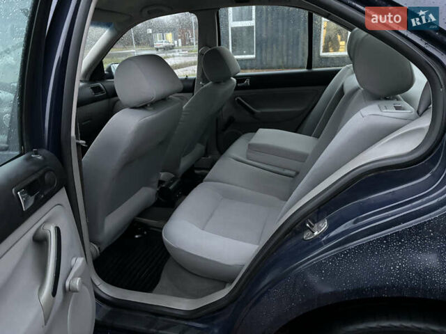 Синий Фольксваген Бора, объемом двигателя 1.6 л и пробегом 268 тыс. км за 3400 $, фото 24 на Automoto.ua