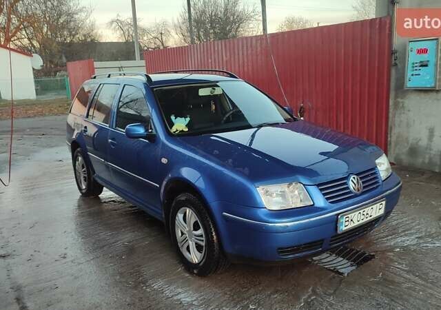 Синий Фольксваген Бора, объемом двигателя 1.9 л и пробегом 349 тыс. км за 4800 $, фото 1 на Automoto.ua