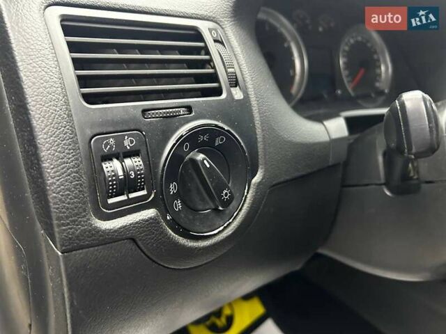 Синий Фольксваген Бора, объемом двигателя 1.9 л и пробегом 292 тыс. км за 4200 $, фото 7 на Automoto.ua