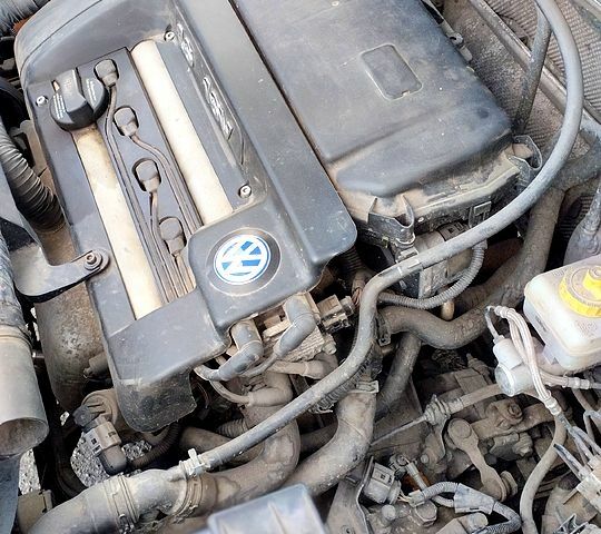 Синій Фольксваген Бора, об'ємом двигуна 1.6 л та пробігом 255 тис. км за 3999 $, фото 9 на Automoto.ua