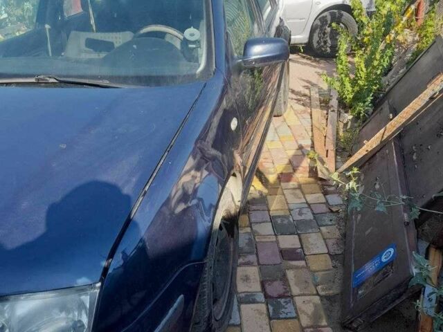 Синий Фольксваген Бора, объемом двигателя 1.9 л и пробегом 406 тыс. км за 2100 $, фото 2 на Automoto.ua