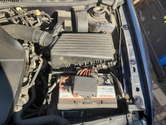 Синий Фольксваген Бора, объемом двигателя 1.9 л и пробегом 406 тыс. км за 2100 $, фото 6 на Automoto.ua