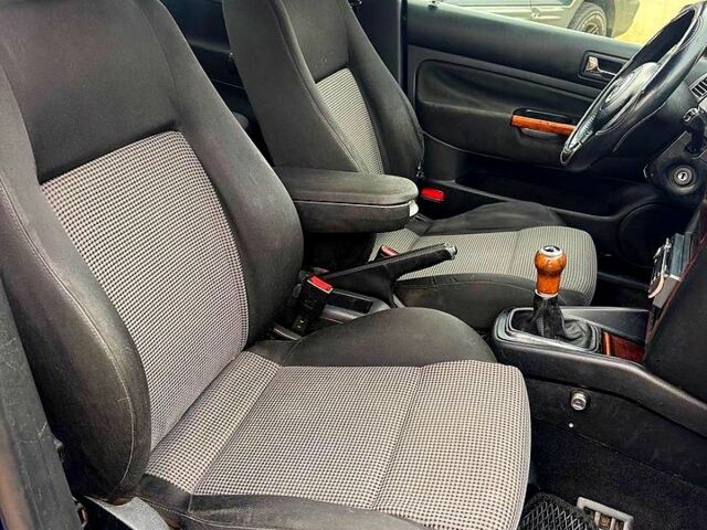 Синій Фольксваген Бора, об'ємом двигуна 1.9 л та пробігом 300 тис. км за 2299 $, фото 11 на Automoto.ua