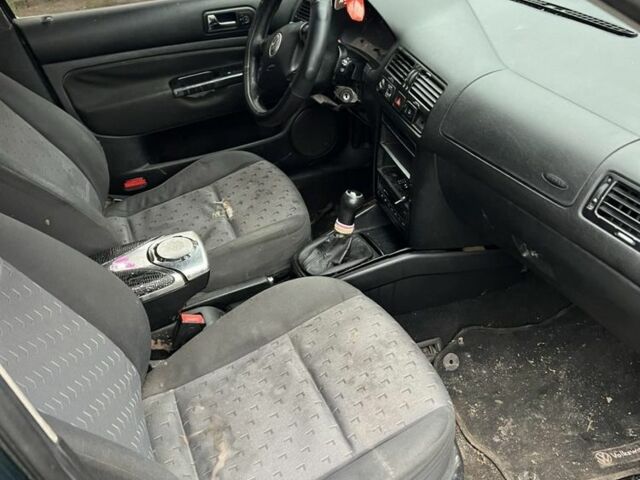 Зеленый Фольксваген Бора, объемом двигателя 1.8 л и пробегом 350 тыс. км за 899 $, фото 2 на Automoto.ua