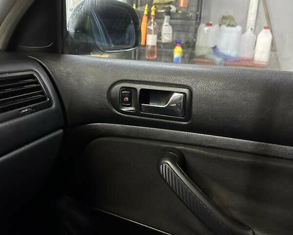 Зеленый Фольксваген Бора, объемом двигателя 1.6 л и пробегом 340 тыс. км за 2650 $, фото 11 на Automoto.ua