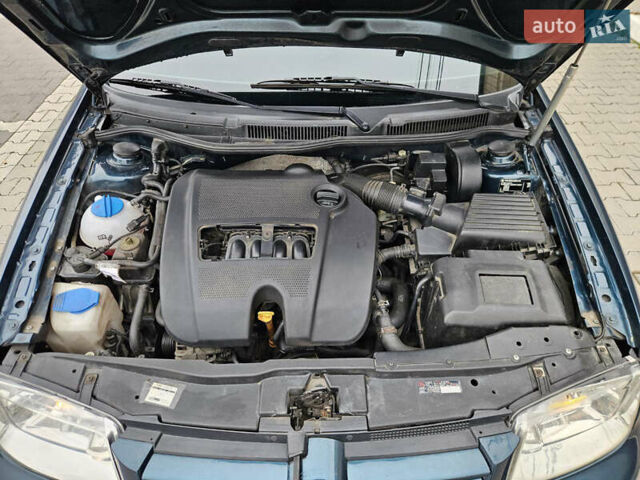 Зеленый Фольксваген Бора, объемом двигателя 1.6 л и пробегом 283 тыс. км за 4200 $, фото 6 на Automoto.ua