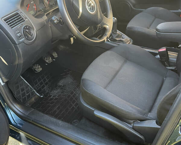 Зеленый Фольксваген Бора, объемом двигателя 1.6 л и пробегом 170 тыс. км за 5400 $, фото 5 на Automoto.ua