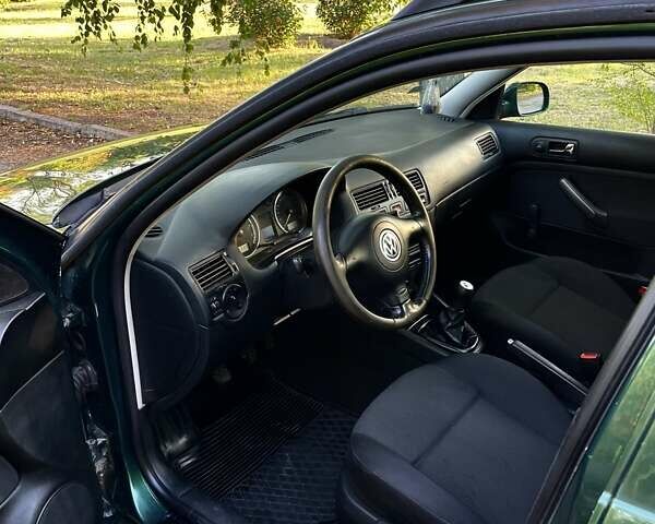 Зеленый Фольксваген Бора, объемом двигателя 1.6 л и пробегом 245 тыс. км за 4100 $, фото 2 на Automoto.ua