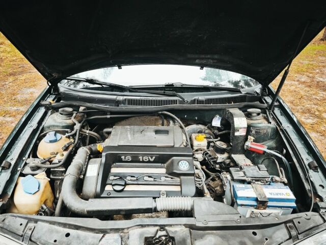 Зелений Фольксваген Бора, об'ємом двигуна 1.6 л та пробігом 273 тис. км за 4200 $, фото 10 на Automoto.ua