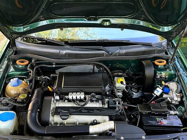 Зелений Фольксваген Бора, об'ємом двигуна 1.6 л та пробігом 240 тис. км за 4100 $, фото 8 на Automoto.ua