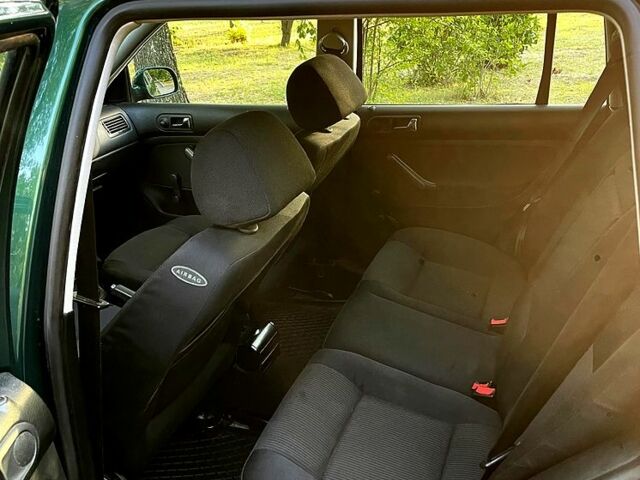 Зелений Фольксваген Бора, об'ємом двигуна 1.6 л та пробігом 240 тис. км за 4100 $, фото 5 на Automoto.ua