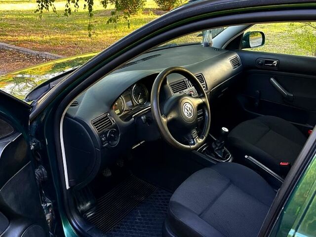 Зелений Фольксваген Бора, об'ємом двигуна 1.6 л та пробігом 240 тис. км за 4100 $, фото 4 на Automoto.ua