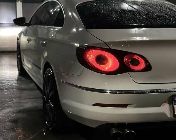 Білий Фольксваген CC / Passat CC, об'ємом двигуна 2 л та пробігом 285 тис. км за 9000 $, фото 1 на Automoto.ua