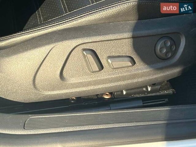 Белый Фольксваген CC / Passat CC, объемом двигателя 2 л и пробегом 244 тыс. км за 7440 $, фото 17 на Automoto.ua