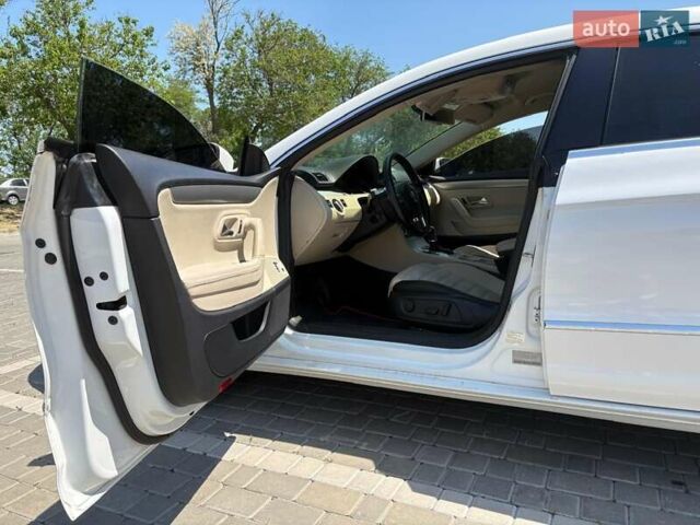 Белый Фольксваген CC / Passat CC, объемом двигателя 1.98 л и пробегом 200 тыс. км за 8000 $, фото 4 на Automoto.ua