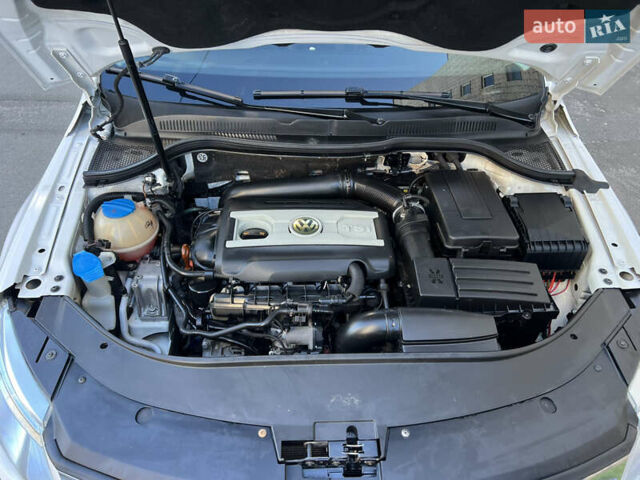 Белый Фольксваген CC / Passat CC, объемом двигателя 1.8 л и пробегом 235 тыс. км за 8500 $, фото 18 на Automoto.ua