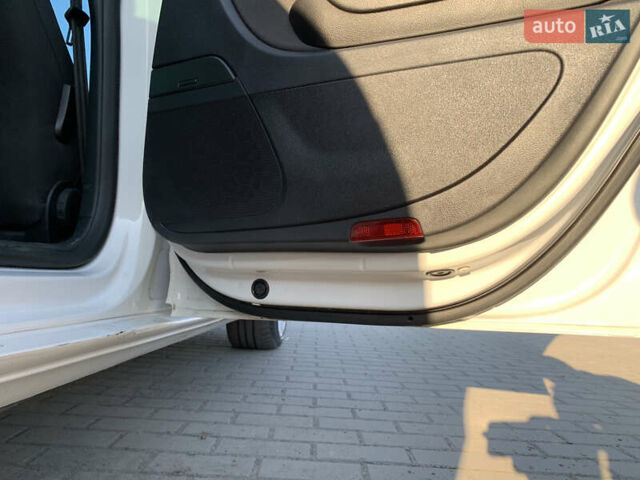 Белый Фольксваген CC / Passat CC, объемом двигателя 1.8 л и пробегом 162 тыс. км за 9250 $, фото 29 на Automoto.ua