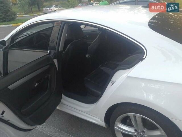 Білий Фольксваген CC / Passat CC, об'ємом двигуна 2 л та пробігом 230 тис. км за 9400 $, фото 6 на Automoto.ua