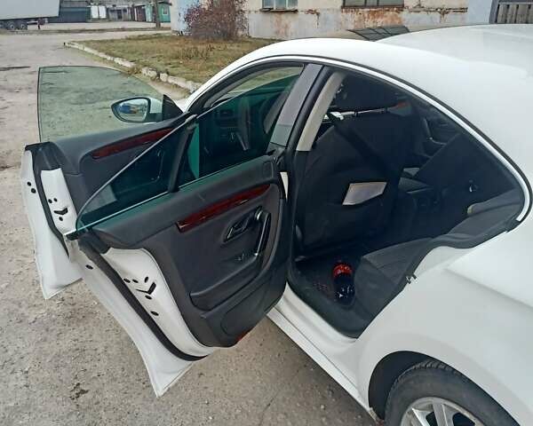 Білий Фольксваген CC / Passat CC, об'ємом двигуна 1.8 л та пробігом 151 тис. км за 10000 $, фото 4 на Automoto.ua