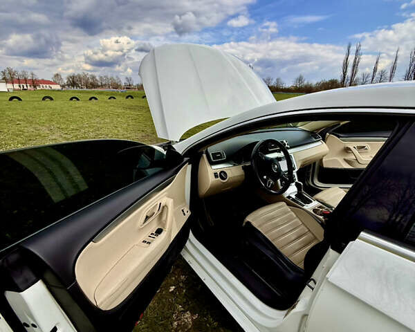 Белый Фольксваген CC / Passat CC, объемом двигателя 2 л и пробегом 219 тыс. км за 8800 $, фото 4 на Automoto.ua