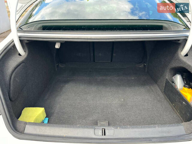 Белый Фольксваген CC / Passat CC, объемом двигателя 1.98 л и пробегом 330 тыс. км за 7600 $, фото 3 на Automoto.ua