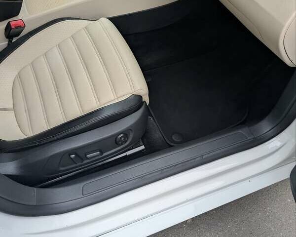 Белый Фольксваген CC / Passat CC, объемом двигателя 1.98 л и пробегом 180 тыс. км за 8500 $, фото 9 на Automoto.ua