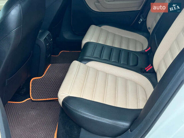 Білий Фольксваген CC / Passat CC, об'ємом двигуна 2 л та пробігом 268 тис. км за 12790 $, фото 17 на Automoto.ua