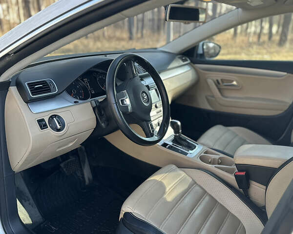 Белый Фольксваген CC / Passat CC, объемом двигателя 2 л и пробегом 150 тыс. км за 10100 $, фото 13 на Automoto.ua