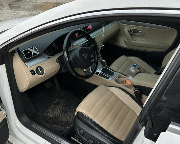 Фольксваген CC / Passat CC 2012 у Львові на Automoto.ua Білий Фольксваген CC / Passat CC, об'ємом двигуна 1.98 л та пробігом 167 тис. км за 11500 $, фото 4 на Automoto.ua