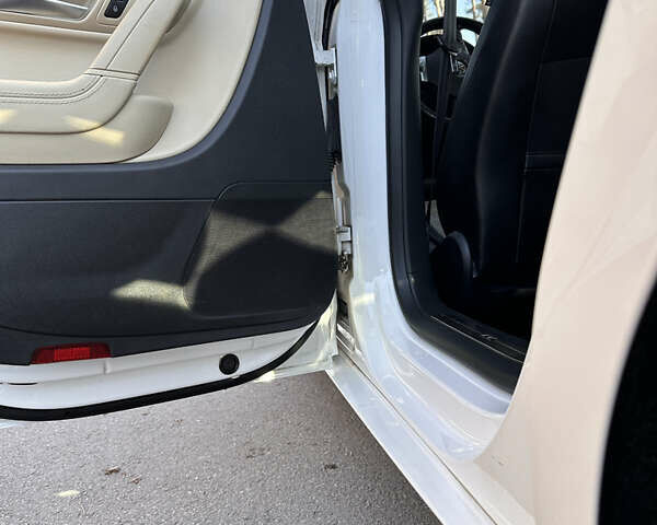Белый Фольксваген CC / Passat CC, объемом двигателя 2 л и пробегом 150 тыс. км за 10100 $, фото 16 на Automoto.ua