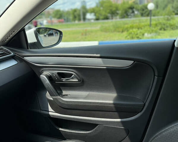 Белый Фольксваген CC / Passat CC, объемом двигателя 1.98 л и пробегом 263 тыс. км за 9800 $, фото 25 на Automoto.ua