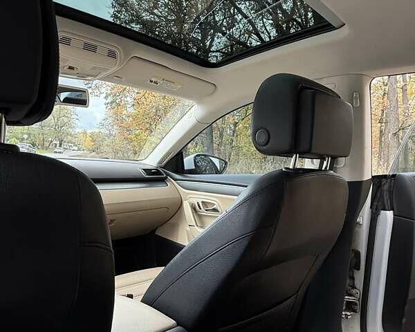 Фольксваген CC / Passat CC 2012 у Києві на Automoto.ua Білий Фольксваген CC / Passat CC, об'ємом двигуна 1.98 л та пробігом 268 тис. км за 9400 $, фото 13 на Automoto.ua