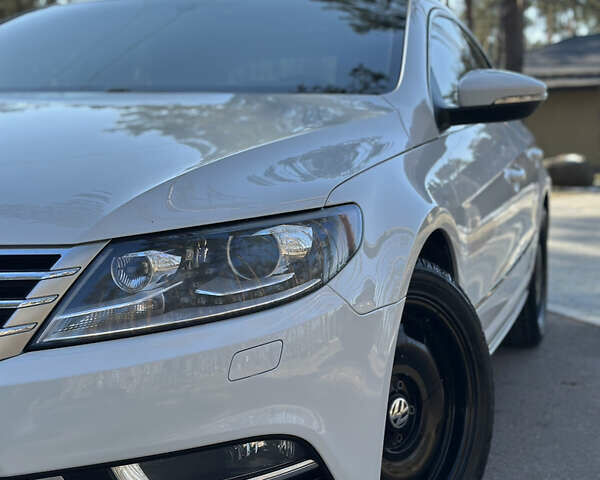 Белый Фольксваген CC / Passat CC, объемом двигателя 2 л и пробегом 150 тыс. км за 10100 $, фото 1 на Automoto.ua