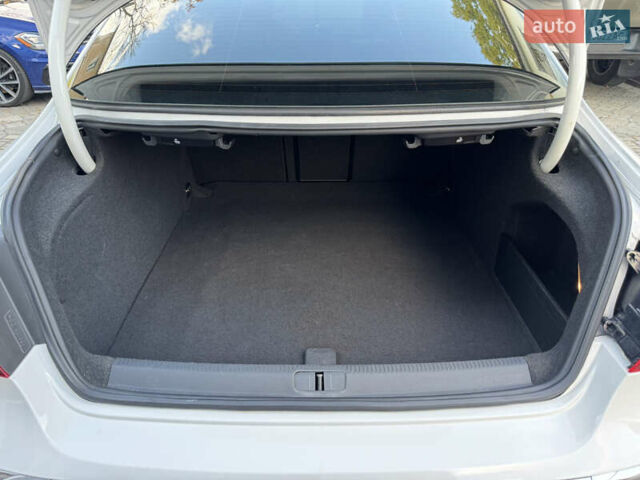 Фольксваген CC / Passat CC 2012 в Николаеве на Automoto.ua Белый Фольксваген CC / Passat CC, объемом двигателя 2 л и пробегом 181 тыс. км за 13499 $, фото 31 на Automoto.ua