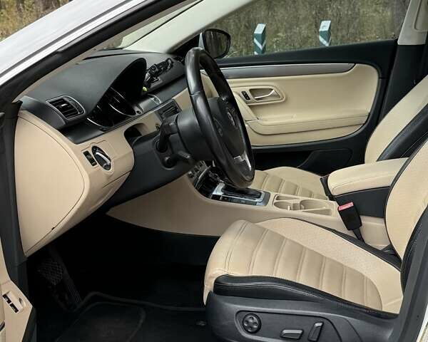 Фольксваген CC / Passat CC 2012 у Києві на Automoto.ua Білий Фольксваген CC / Passat CC, об'ємом двигуна 1.98 л та пробігом 268 тис. км за 9400 $, фото 6 на Automoto.ua