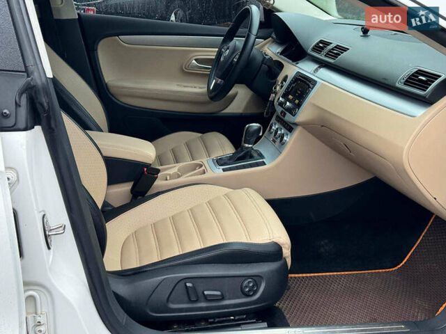Білий Фольксваген CC / Passat CC, об'ємом двигуна 2 л та пробігом 268 тис. км за 12790 $, фото 22 на Automoto.ua