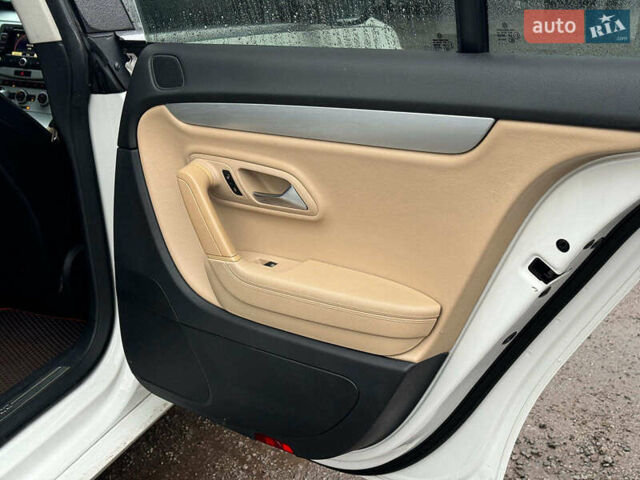 Білий Фольксваген CC / Passat CC, об'ємом двигуна 2 л та пробігом 268 тис. км за 12790 $, фото 19 на Automoto.ua
