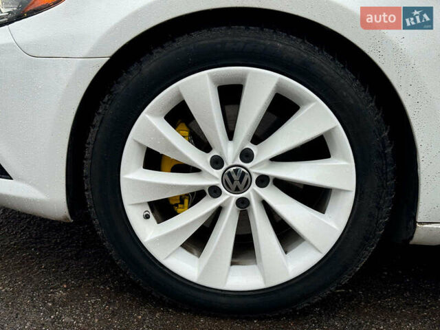 Білий Фольксваген CC / Passat CC, об'ємом двигуна 2 л та пробігом 268 тис. км за 12790 $, фото 10 на Automoto.ua