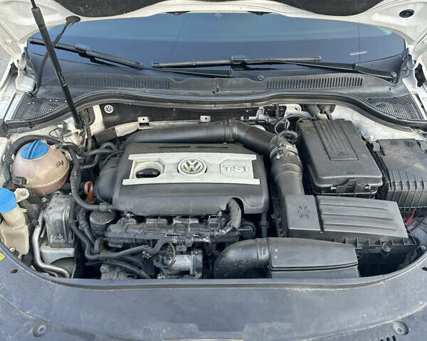 Белый Фольксваген CC / Passat CC, объемом двигателя 1.98 л и пробегом 244 тыс. км за 10000 $, фото 11 на Automoto.ua