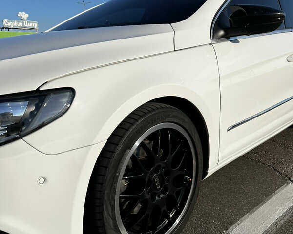 Белый Фольксваген CC / Passat CC, объемом двигателя 1.98 л и пробегом 213 тыс. км за 12000 $, фото 4 на Automoto.ua