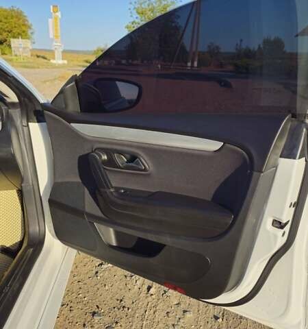 Фольксваген CC / Passat CC 2012 в Виннице на Automoto.ua Белый Фольксваген CC / Passat CC, объемом двигателя 2 л и пробегом 248 тыс. км за 12500 $, фото 3 на Automoto.ua