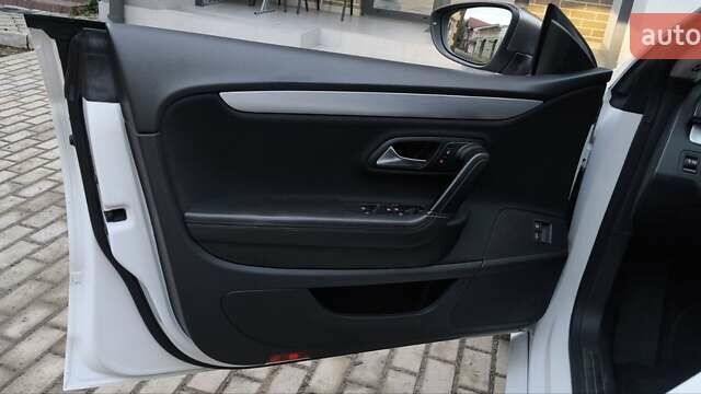 Белый Фольксваген CC / Passat CC, объемом двигателя 1.8 л и пробегом 191 тыс. км за 9500 $, фото 4 на Automoto.ua