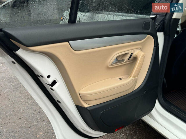 Білий Фольксваген CC / Passat CC, об'ємом двигуна 2 л та пробігом 268 тис. км за 12790 $, фото 16 на Automoto.ua