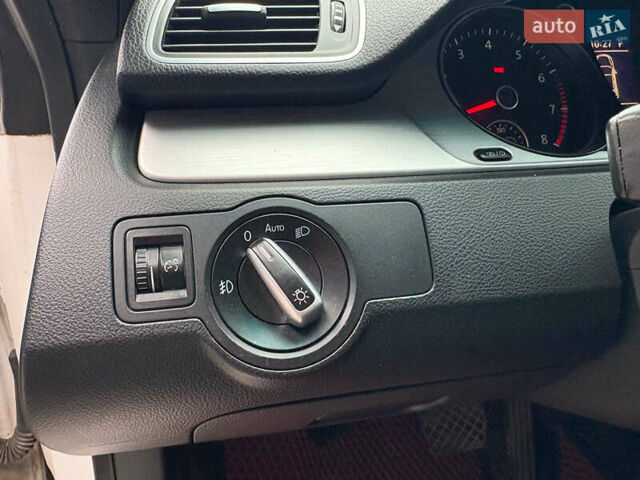 Білий Фольксваген CC / Passat CC, об'ємом двигуна 2 л та пробігом 172 тис. км за 9640 $, фото 18 на Automoto.ua