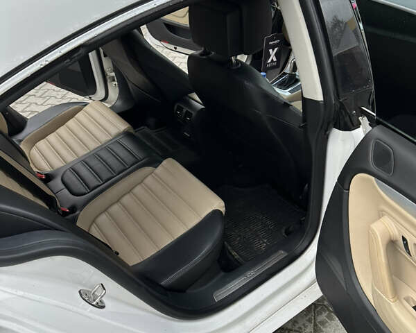 Фольксваген CC / Passat CC 2012 у Львові на Automoto.ua Білий Фольксваген CC / Passat CC, об'ємом двигуна 1.98 л та пробігом 167 тис. км за 11500 $, фото 6 на Automoto.ua