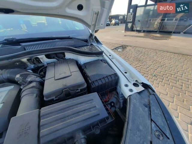 Белый Фольксваген CC / Passat CC, объемом двигателя 1.98 л и пробегом 250 тыс. км за 11600 $, фото 52 на Automoto.ua