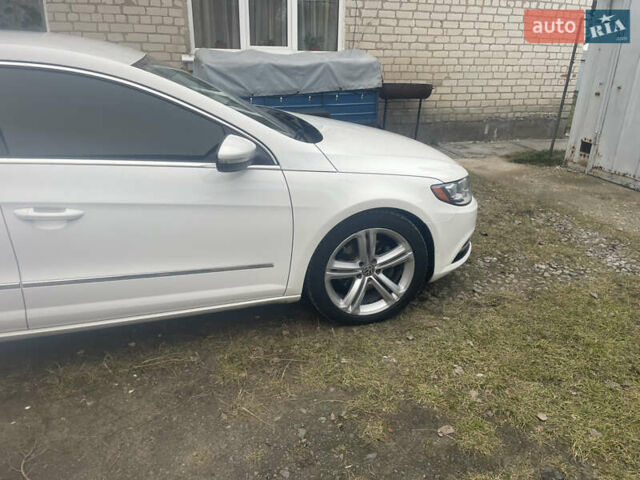 Белый Фольксваген CC / Passat CC, объемом двигателя 2 л и пробегом 190 тыс. км за 11000 $, фото 1 на Automoto.ua